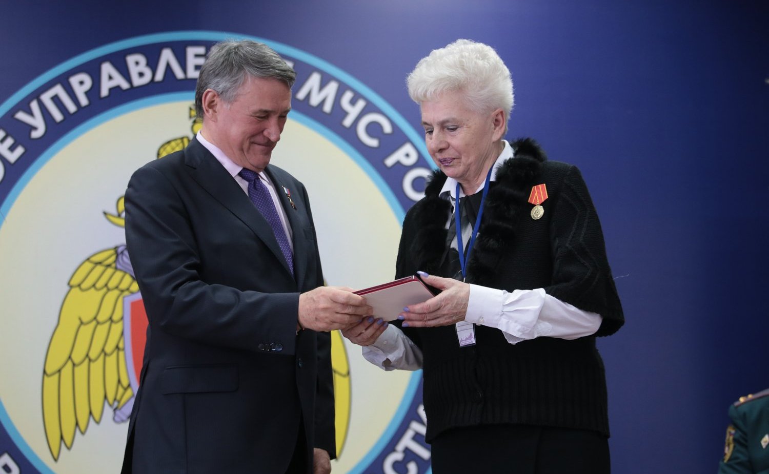 Ю. Воробьев. Награждение МЧС