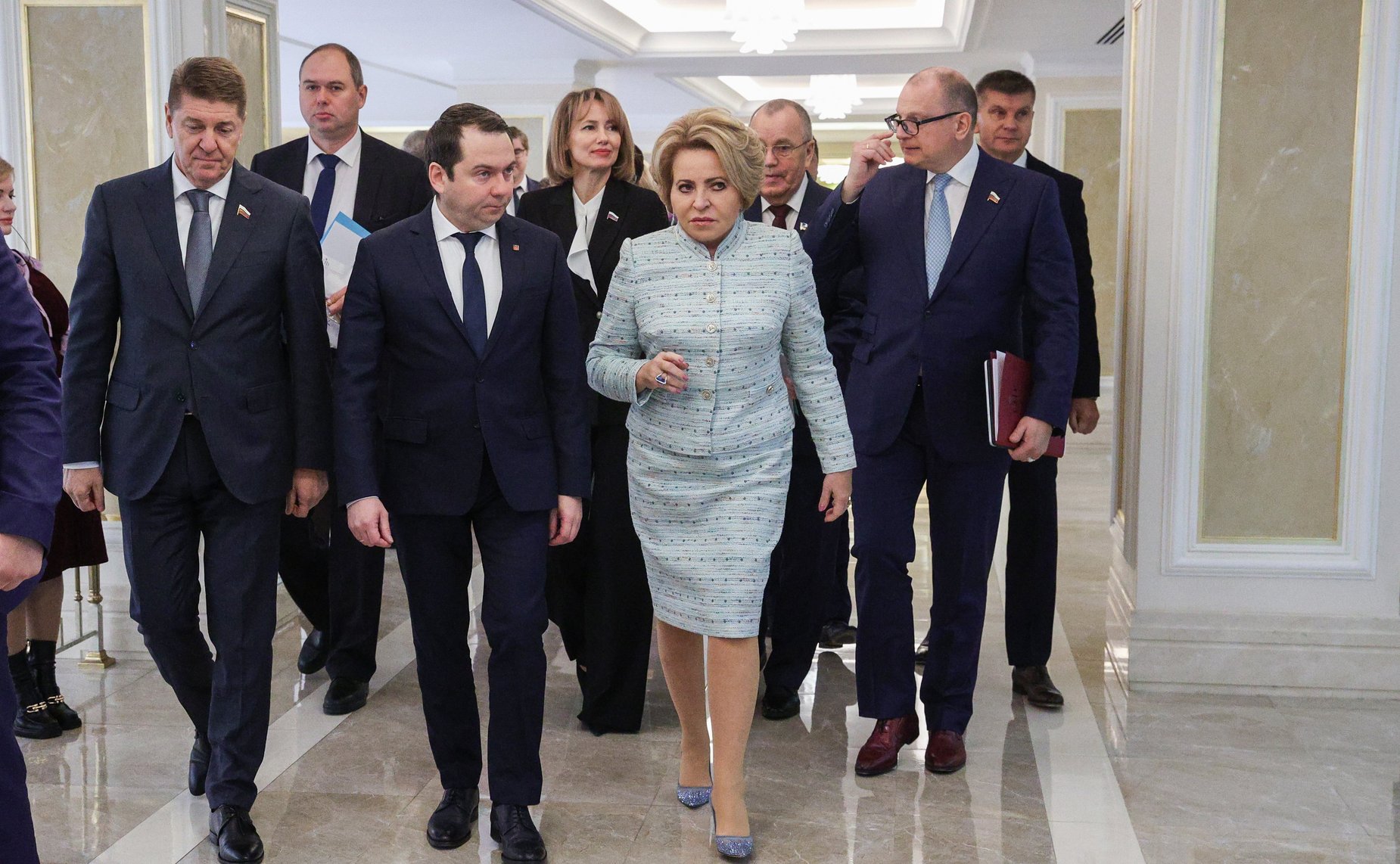 Валентина Матвиенко и Андрей Чибис осмотрели выставку, посвященную перспективным направлениям развития Мурманской области