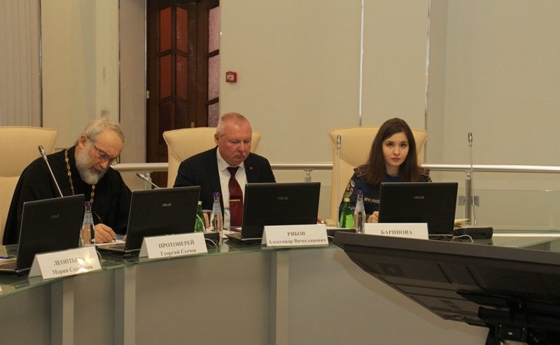 Ю. Воробьев и В. Бондарев обсудили с курсантами университета ГПС МЧС России тематику патриотического воспитания