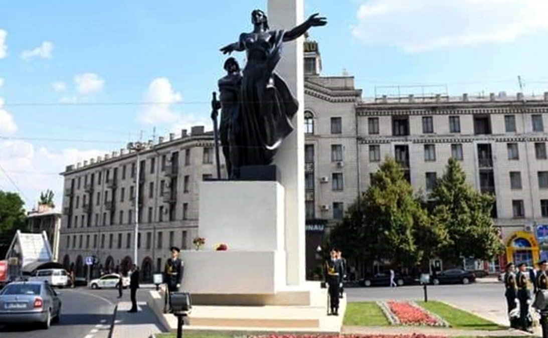 Делегация Совета Федерации во главе с Галиной Кареловой приняла участие в торжественных мероприятиях, посвященных 75-й годовщине освобождения Кишинева от фашизма