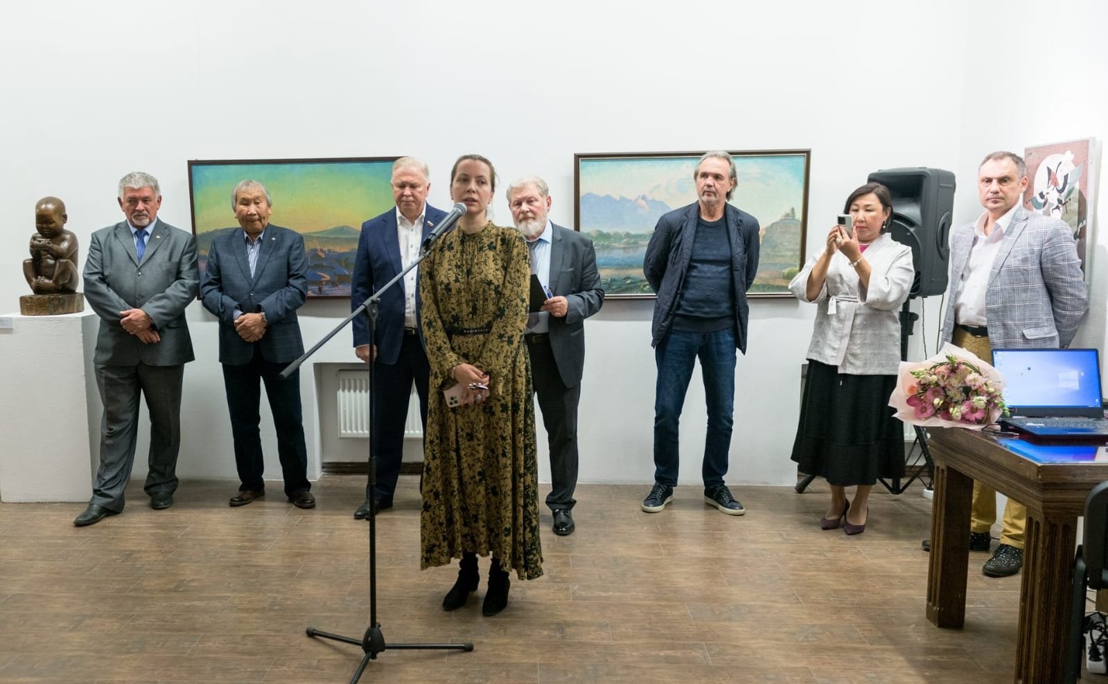 Вячеслав Наговицын принял участие в торжественном открытии выставки «Художники Бурятии. Российская академия художеств»