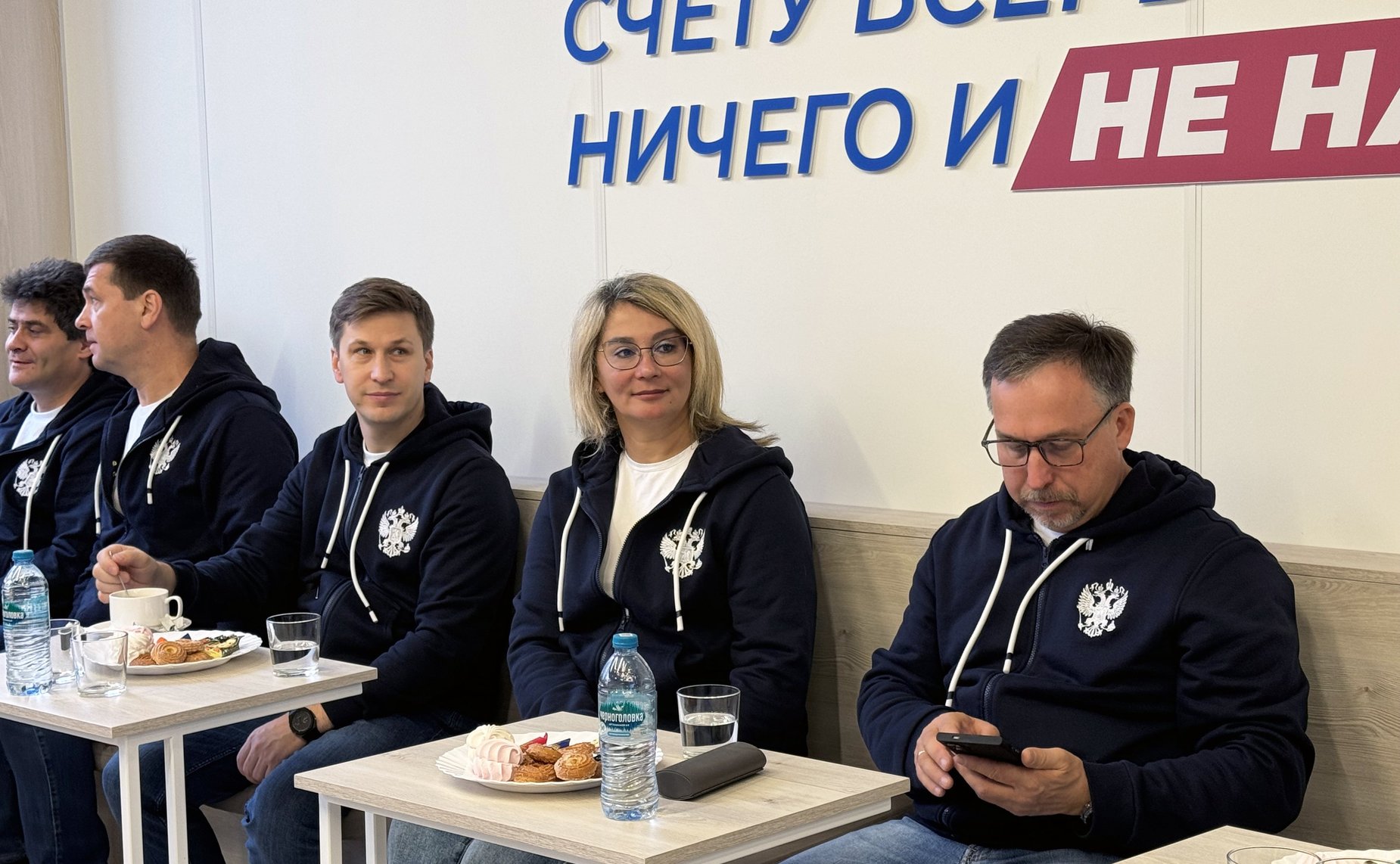 Сенаторы РФ провели встречу с представителями Фонда «Защитники Отечества» и посетили выставку «Мамино сердце»