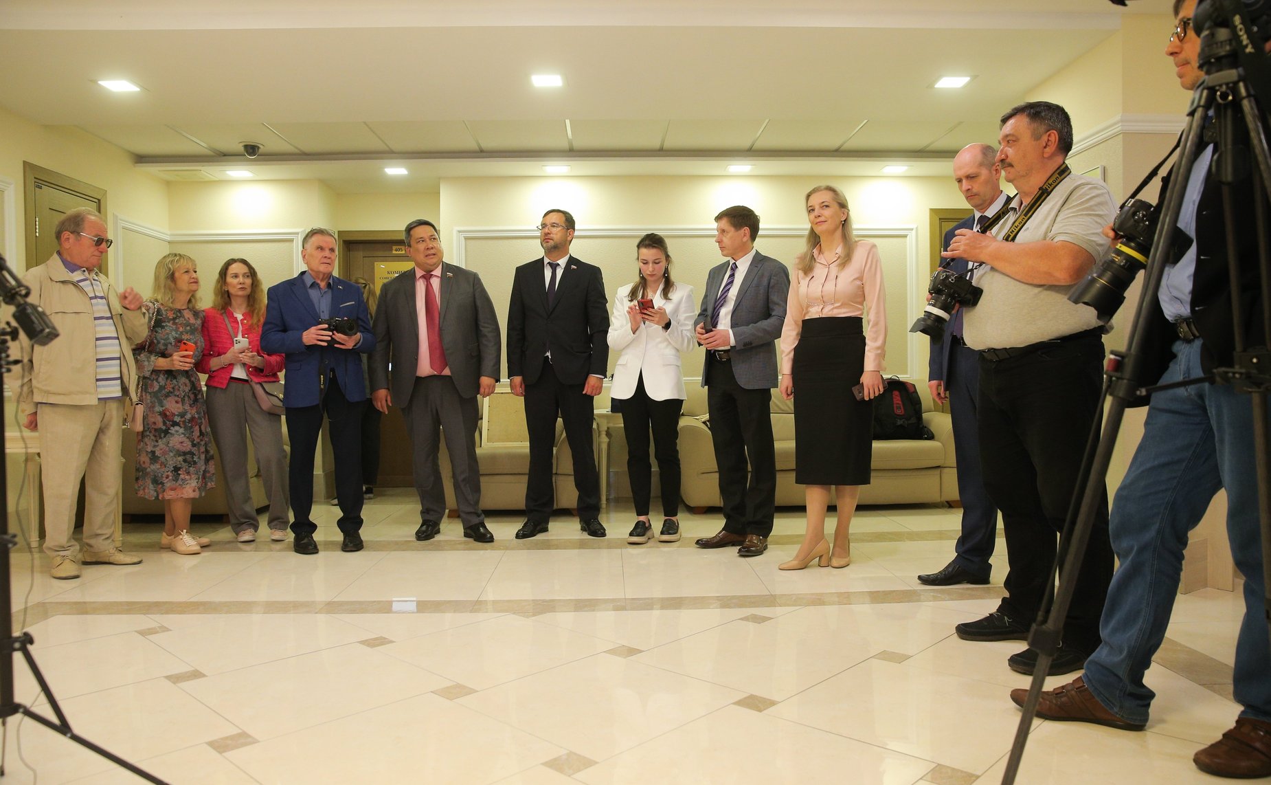 Открытие в СФ фотовыставки фотографа Ю. Инякина «Не очень официальные лица»