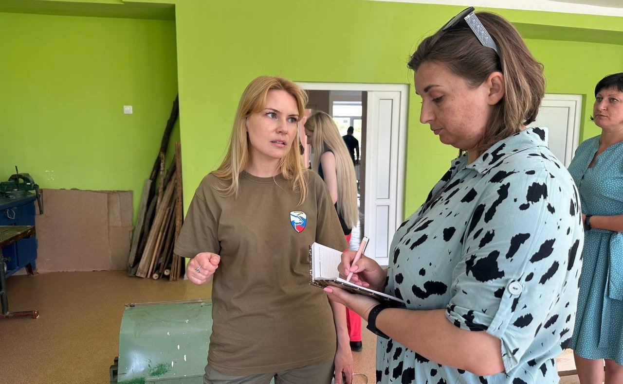 Дарья Лантратова проверила ход восстановления социальных объектов Марковского района ЛНР