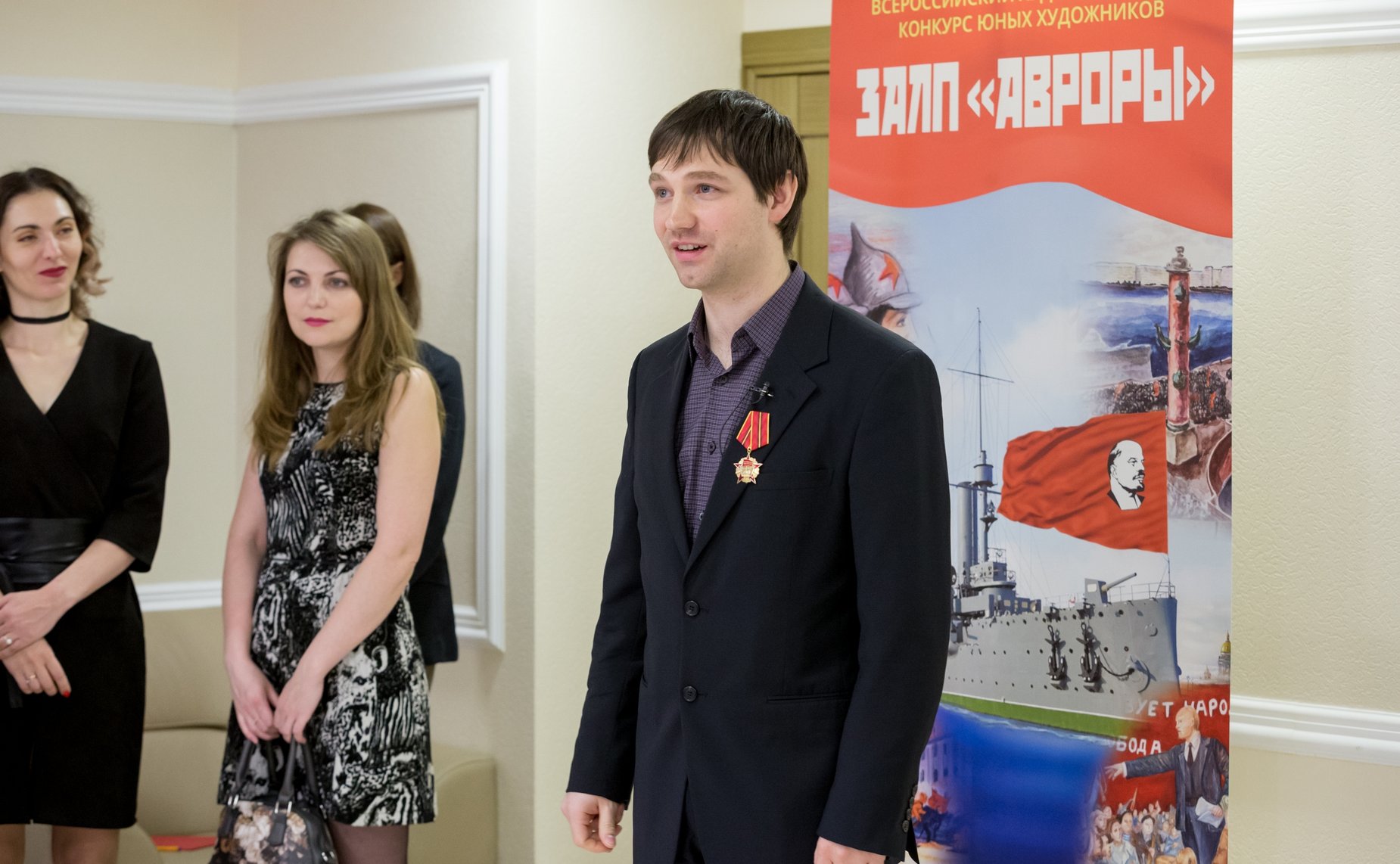 Выставка лучших работ участников Всероссийского художественного конкурса юных художников «Залп «Авроры»