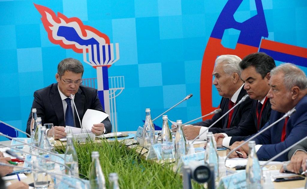 Ирек Ялалов принял участие в Российском нефтегазохимическом форуме и 28-й специализированной выставке «Газ. Нефть. Технологии»