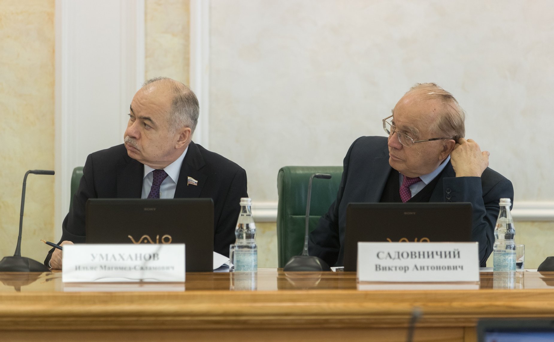 И. Умаханов и В. Садовничий