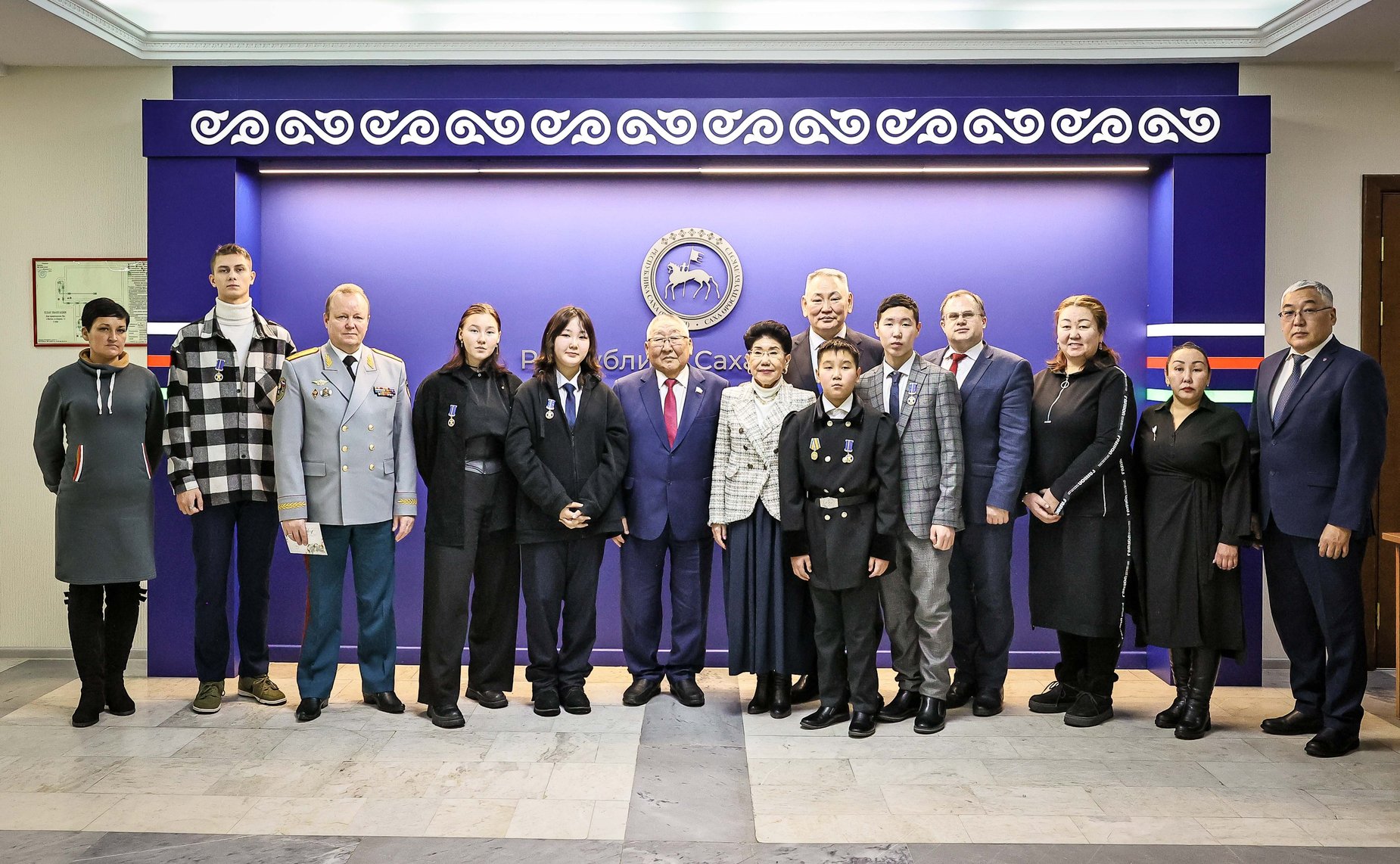 Егор Борисов и Сахамин Афанасьев провели в г. Якутске торжественную церемонию награждения детей-героев