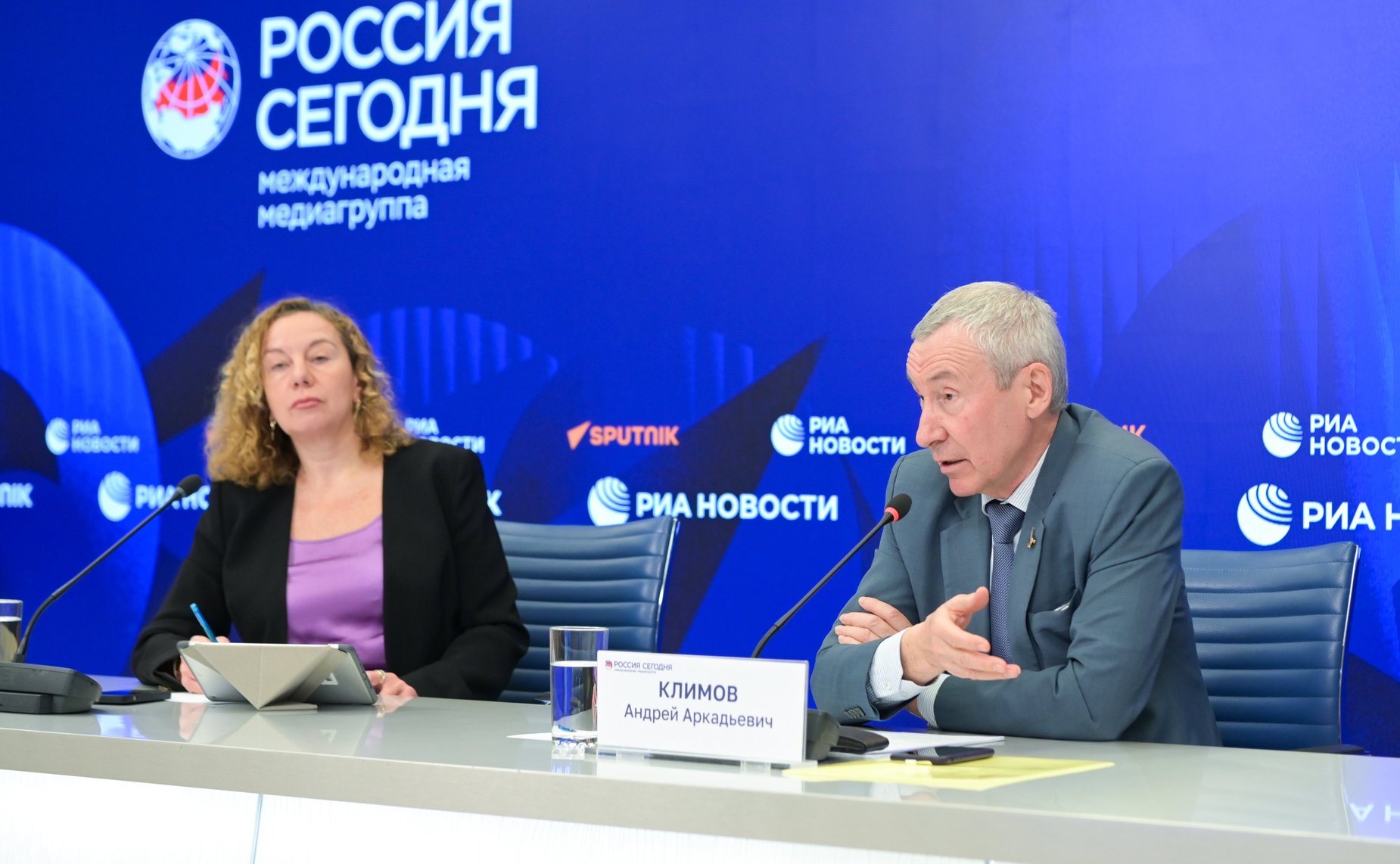 Брифинг председателя Комиссии СФ по защите государственного суверенитета и предотвращению вмешательства во внутренние дела РФ Андрея Климова «Евразийская безопасность как залог глобальной стабильности: проблемы и решения»