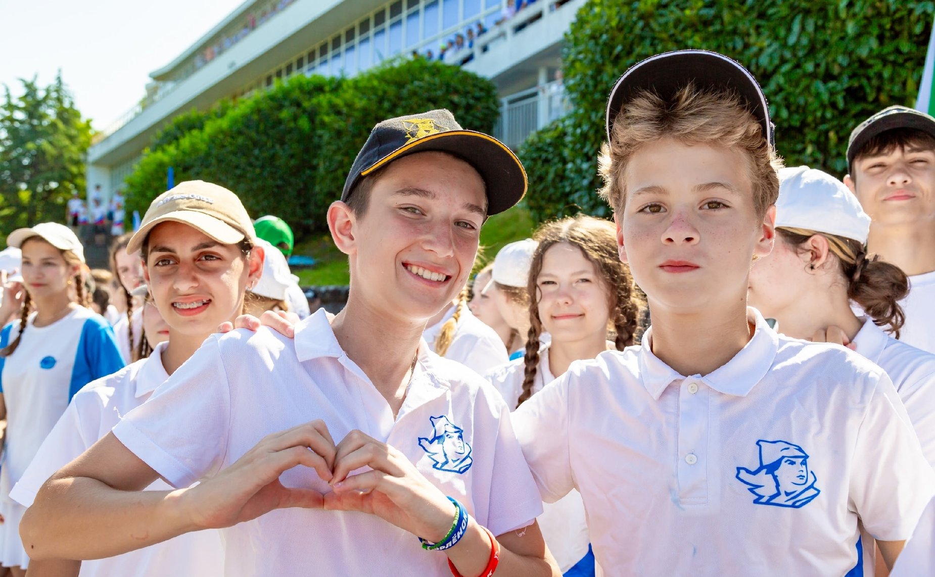 Артем Малащенков поздравил ребят и вожатых с 65-летием «Орлёнка»