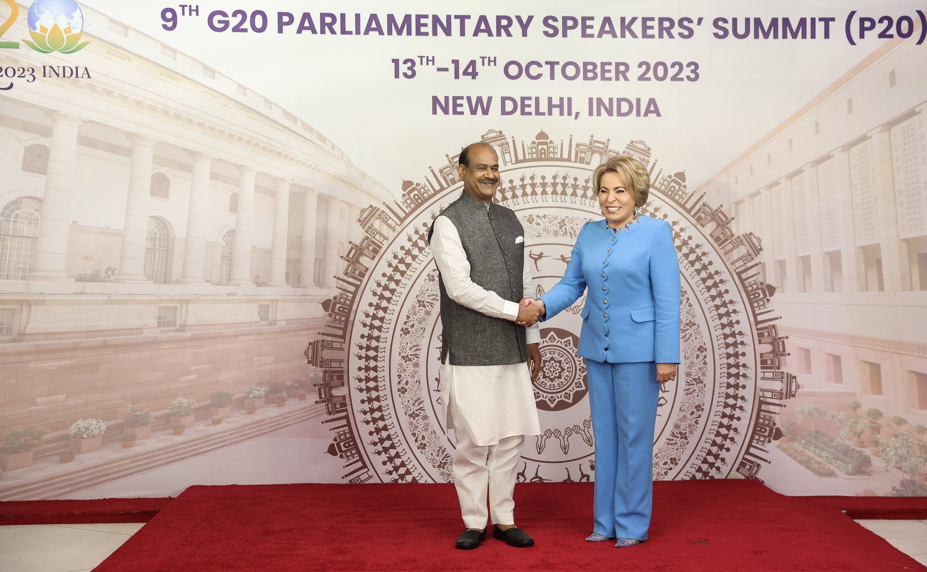 Церемония приветствия глав делегаций Спикером Народной палаты Парламента Республики Индии Омом Бирлой