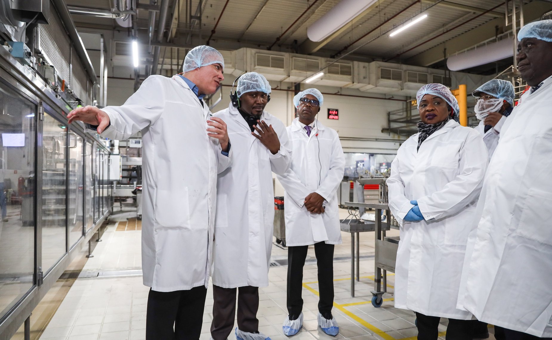 Делегация Республики Мозамбик во главе с Председателем Ассамблеи Маргаридой Адамужи Талапой посетила молочный комбинат «Чеховский» в Московской области