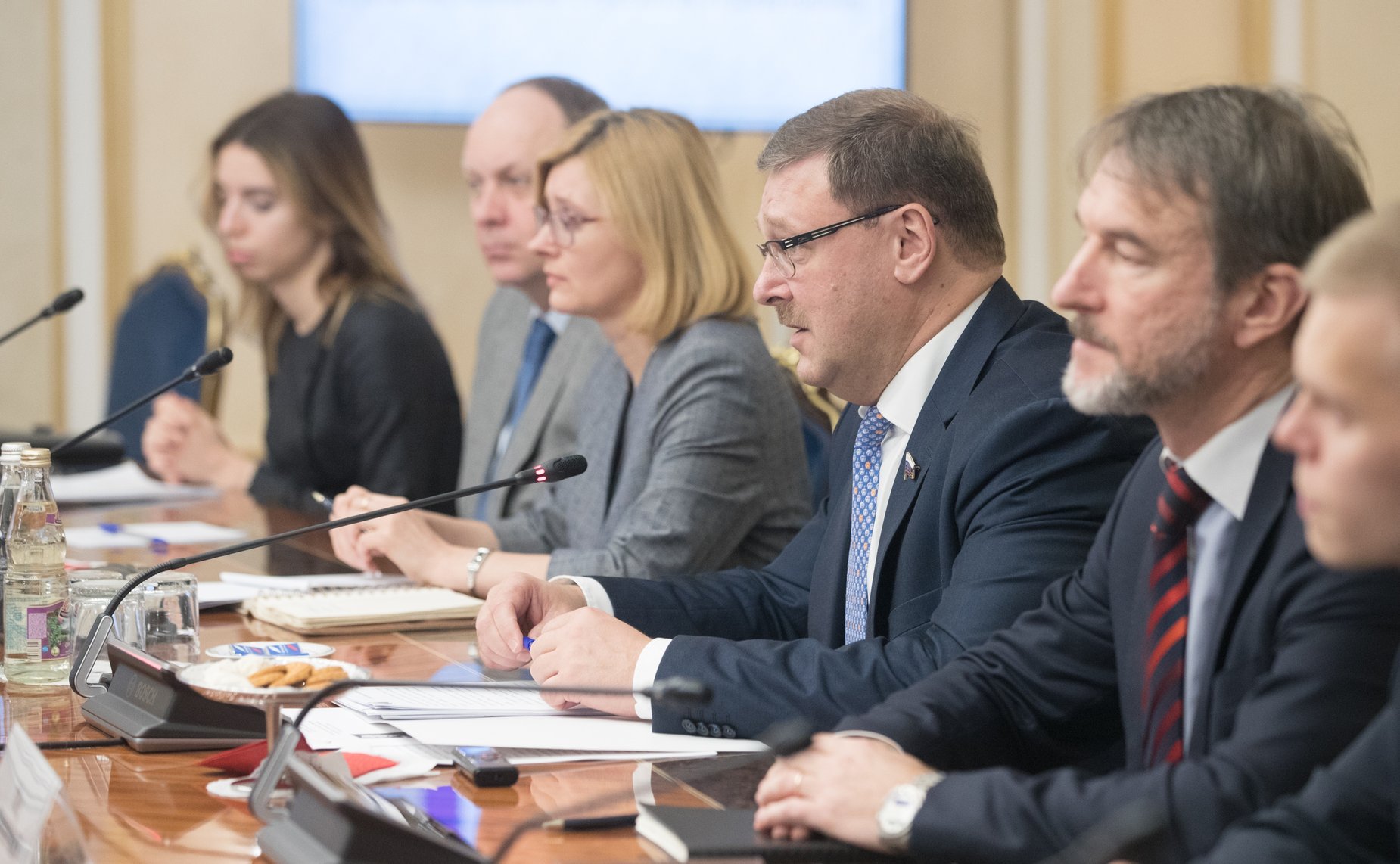 Константин Косачев провел встречу со специальным представителем Президента Франции по развитию отношений с Россией Жан-Пьером Шевенманом