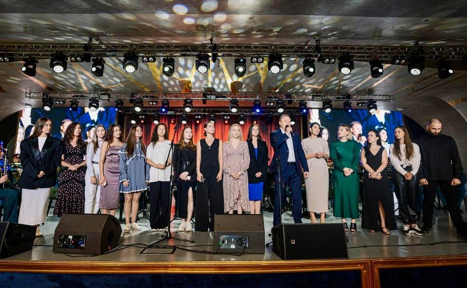 Виктор Шептий принял участие в торжественном открытии фотовыставки о героях специальной военной операции «За ленточкой»