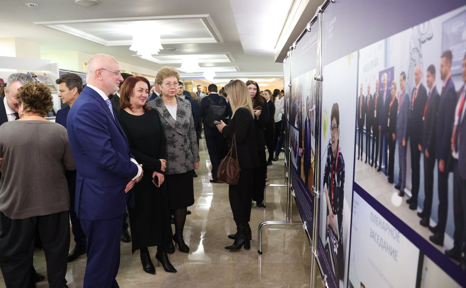 Андрей Клишас открыл выставку, посвященную 20-летию Ассоциации юристов России
