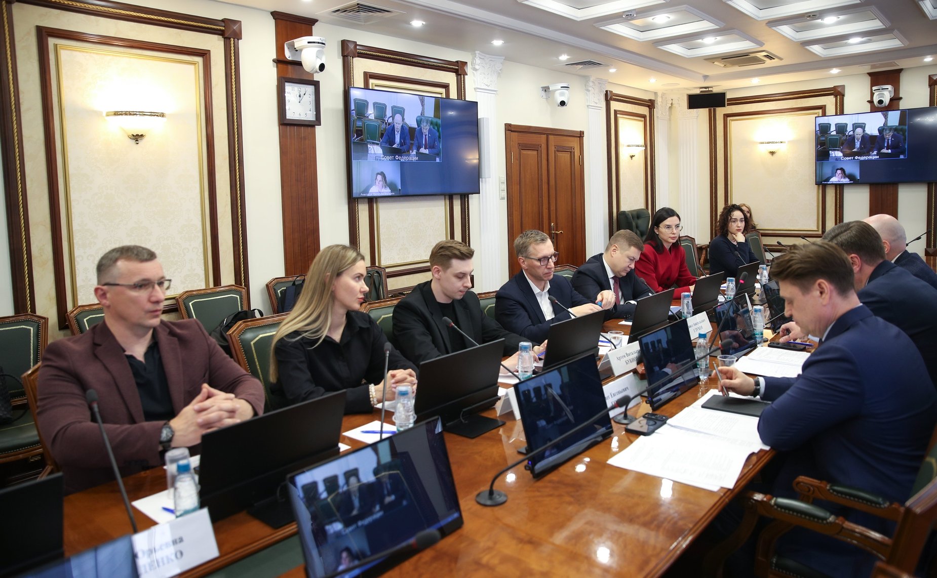 Совещание Комитета СФ по Регламенту и организации парламентской деятельности «Защита прав интересов потребителей в условиях современной торговли в городской среде»