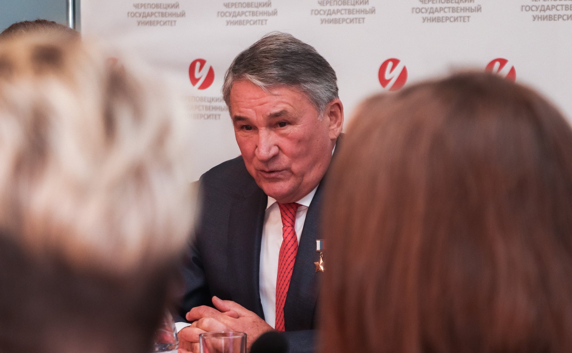 Юрий Воробьев провел встречу с представителями студенческих сообществ и объединений региона на тему «Мир сегодня»