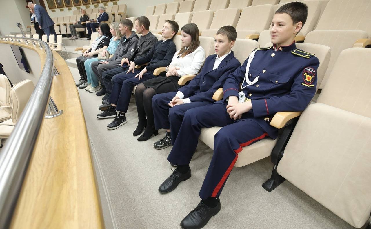 Сергей Рябухин и Айрат Гибатдинов приняли участие в прошедшей в регионе церемонии награждения юных героев памятными медалями Совета Федерации «За проявленное мужество»