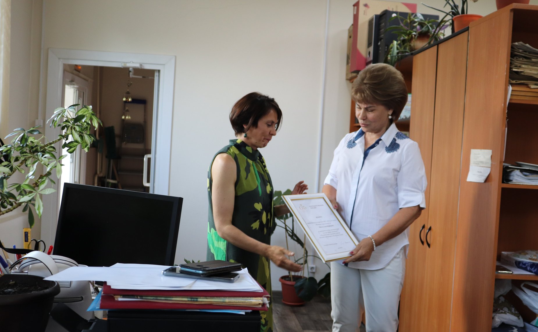 Татьяна Гигель вручила Благодарственные письма журналистам за многолетний добросовестный труд, высокий профессионализм и большой вклад в развитие СМИ Республики Алтай