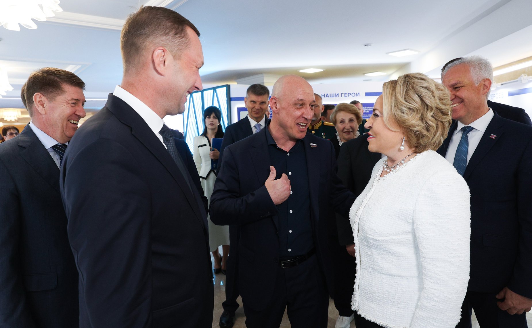 Валентина Матвиенко и Роман Бусаргин осмотрели выставку, посвященную действующим и перспективным проектам развития Саратовской области