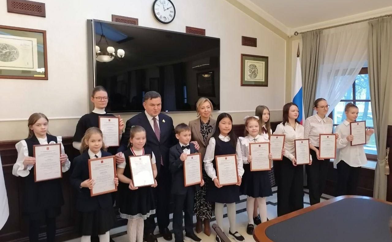 Сергей Перминов наградил победителей IX школы-конкурса «Портрет твоего края»