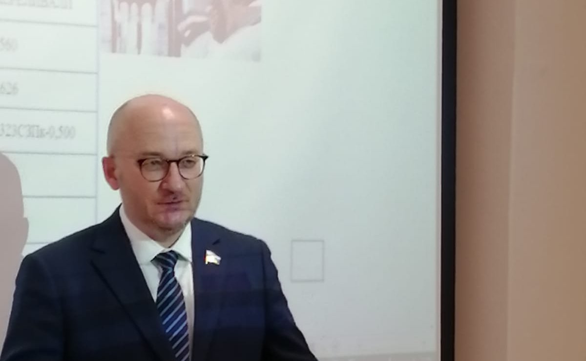 Олег Цепкин наградил медицинских работников Челябинской областной больницы