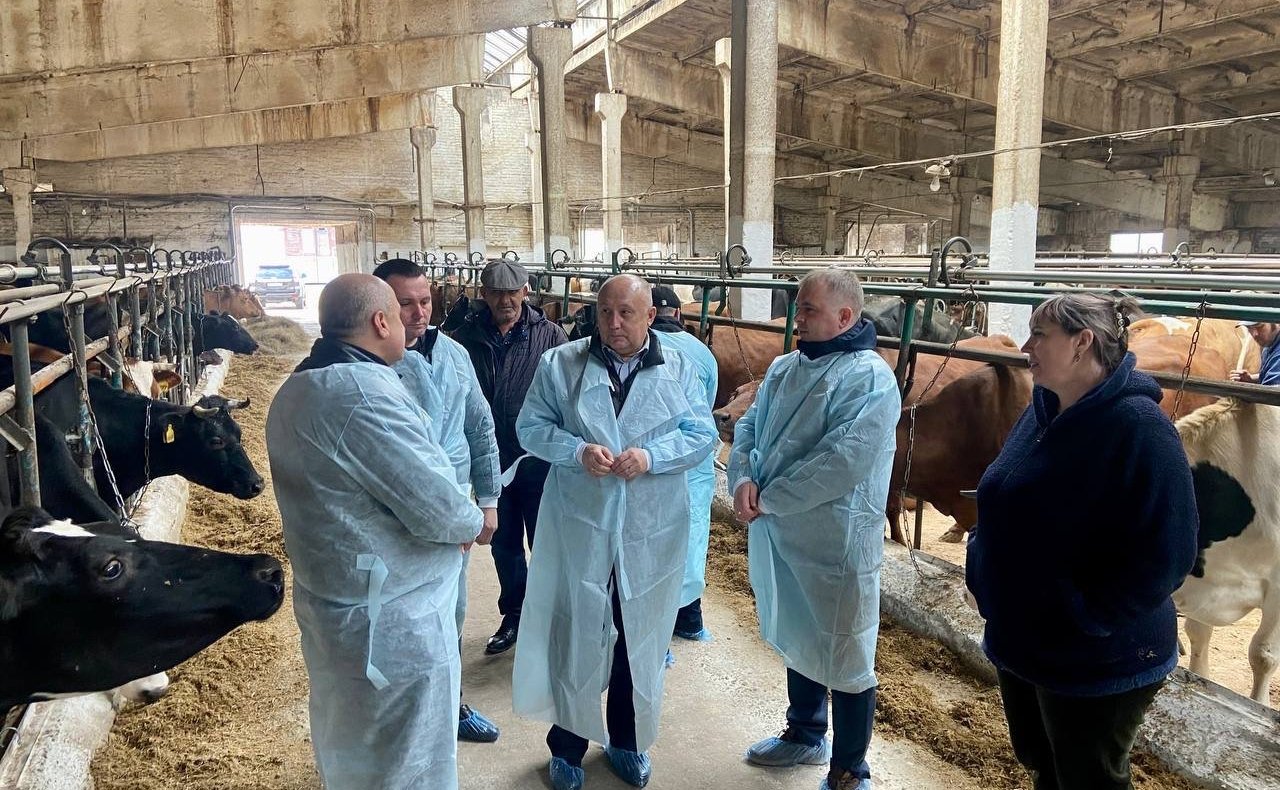 Андрей Базилевский в рамках поездки в регион проконтролировал ход весенних полевых работ в районе имени Лазо