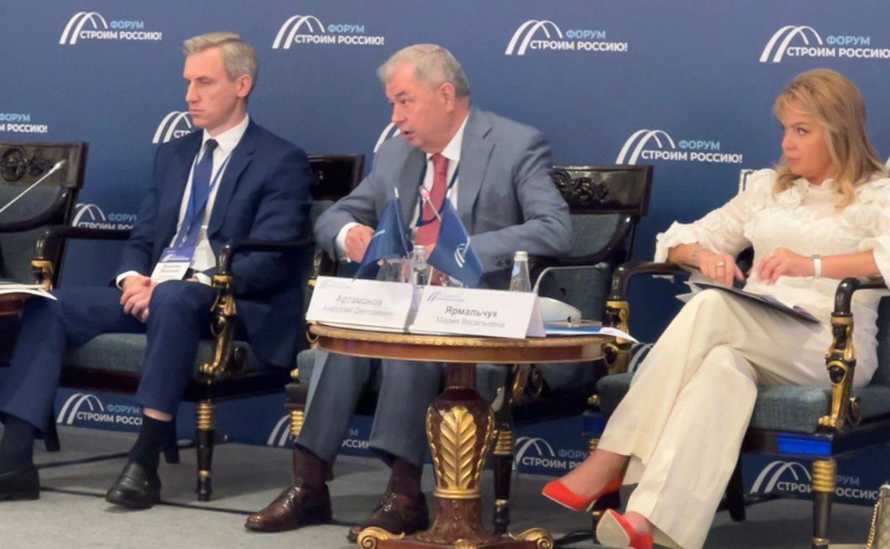 Анатолий Артамонов принял участие в пленарном заседании «Стройкомплекс России: национальные приоритеты»