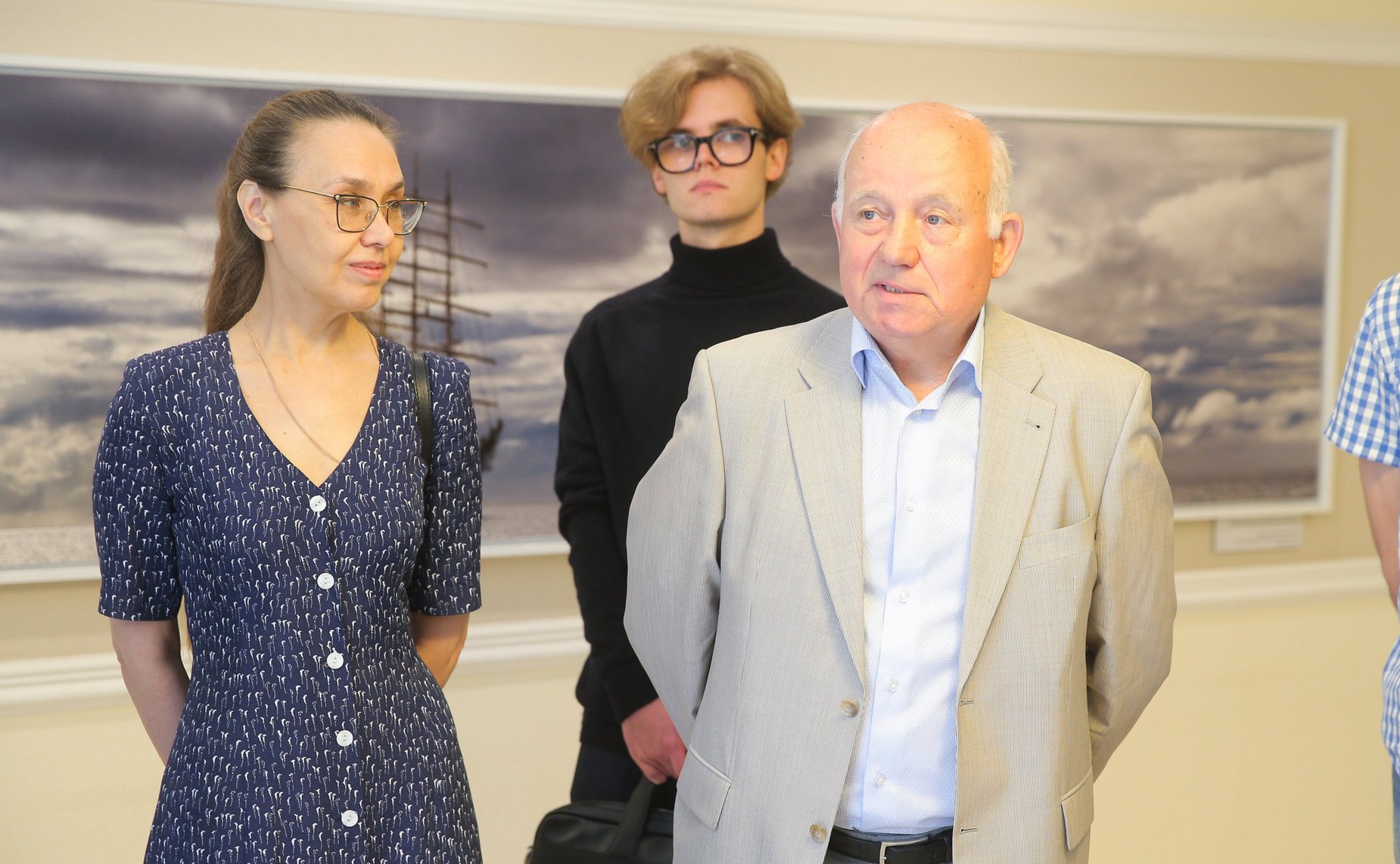 Олег Цепкин открыл в Совете Федерации выставку «Магнитка — город трудовой доблести, центр искусства и творчества»