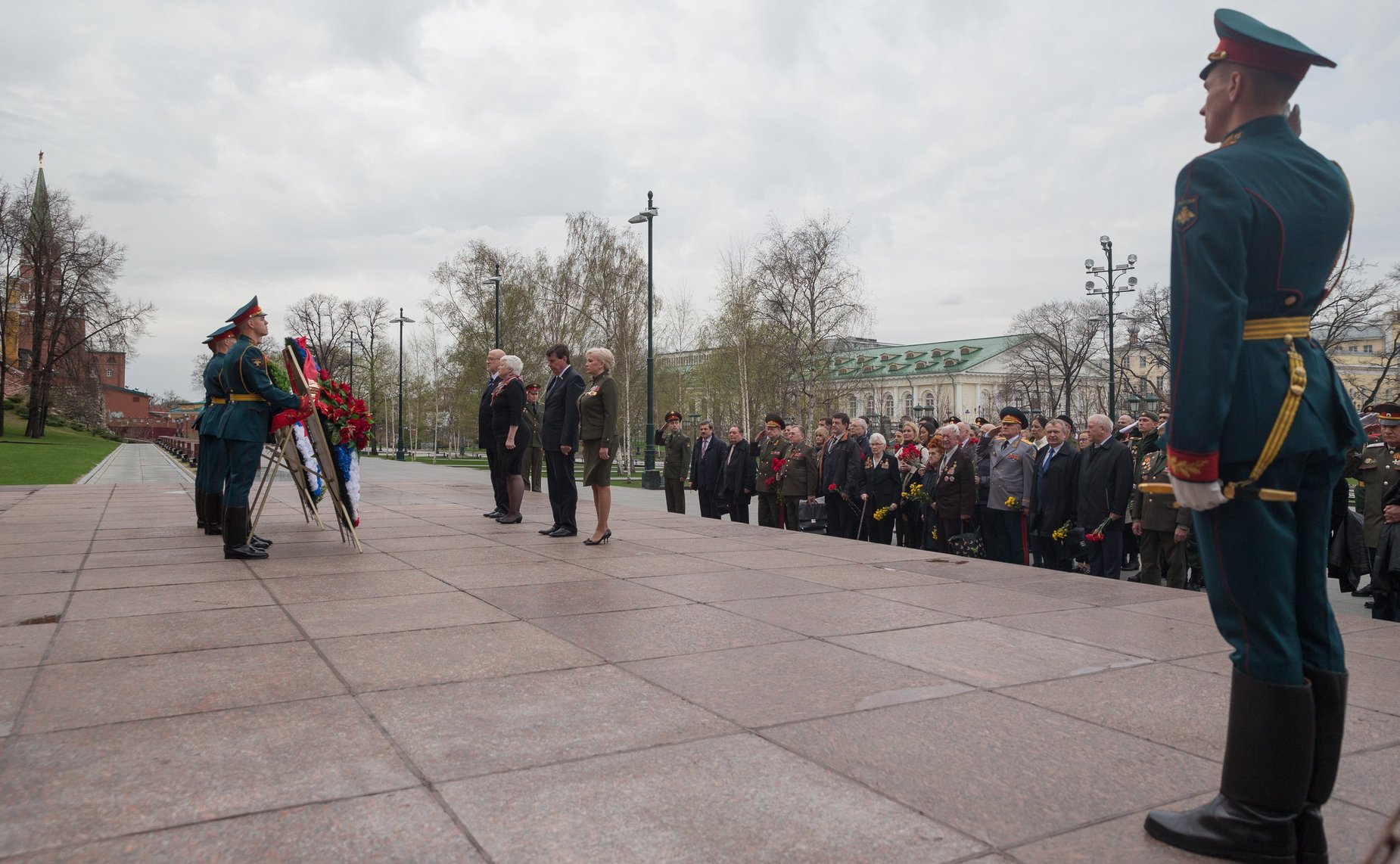 Члены Совета Федерации от Республики Крым и города Севастополя О. Ковитиди, С. Цеков, О. Тимофеева и А. Соболев приняли участие в торжественной церемонии, посвященной 71-й годовщине Победы в Великой Отечественной войне и 72-й годовщине освобождения Крыма