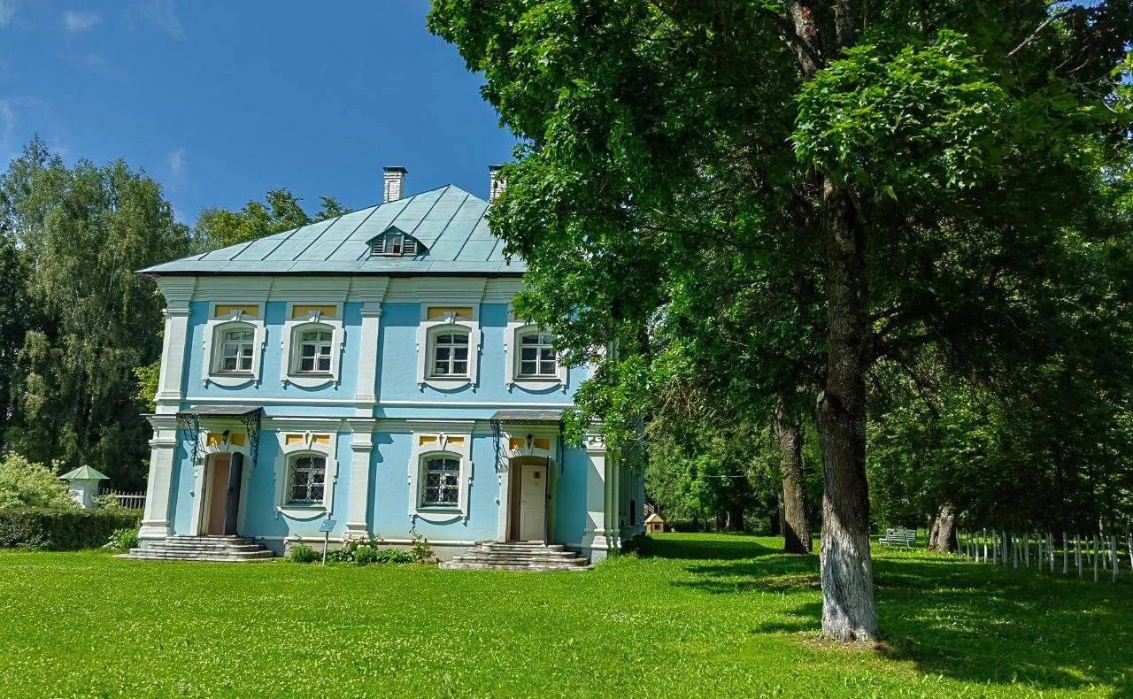 Артем Малащенков окажет содействие в сохранении старинного здания на территории усадьбы А.С. Грибоедова