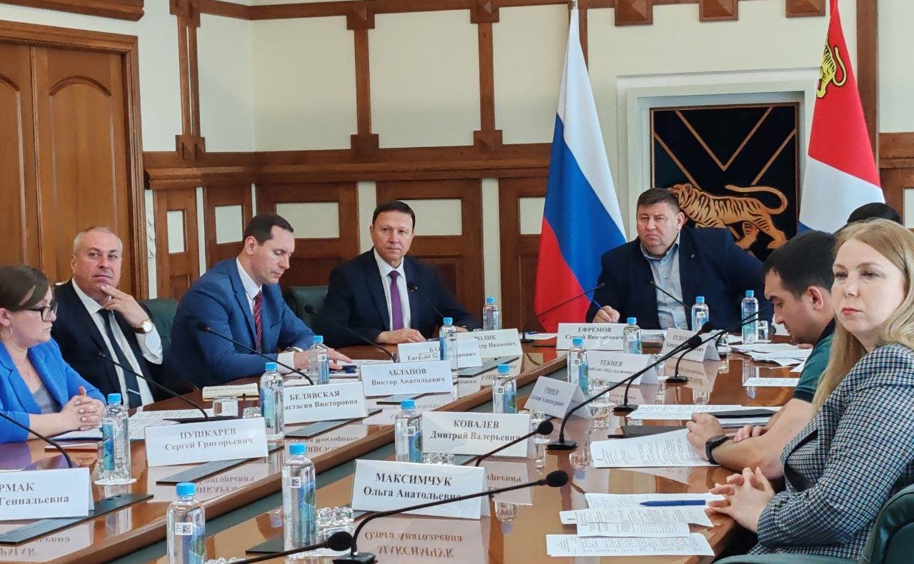Александр Ролик принял участие в совместном заседании Совета по межнациональным отношениям и Межведомственной комиссии по профилактике экстремизма при Правительстве Приморского края
