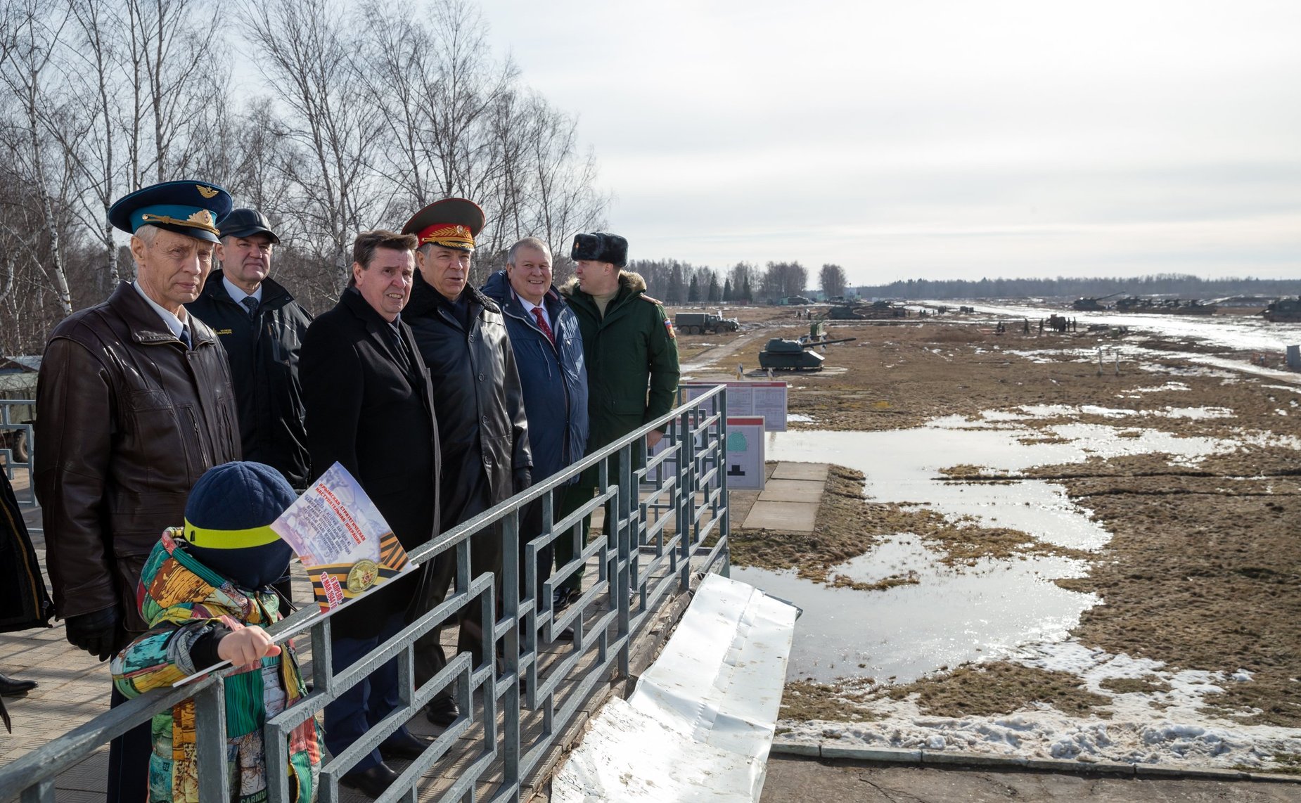 Встреча воинов гвардейского самоходного артиллерийского Симферопольского Краснознамённого орденов Суворова, Кутузова и Александра Невского полка с делегацией крымских шефов