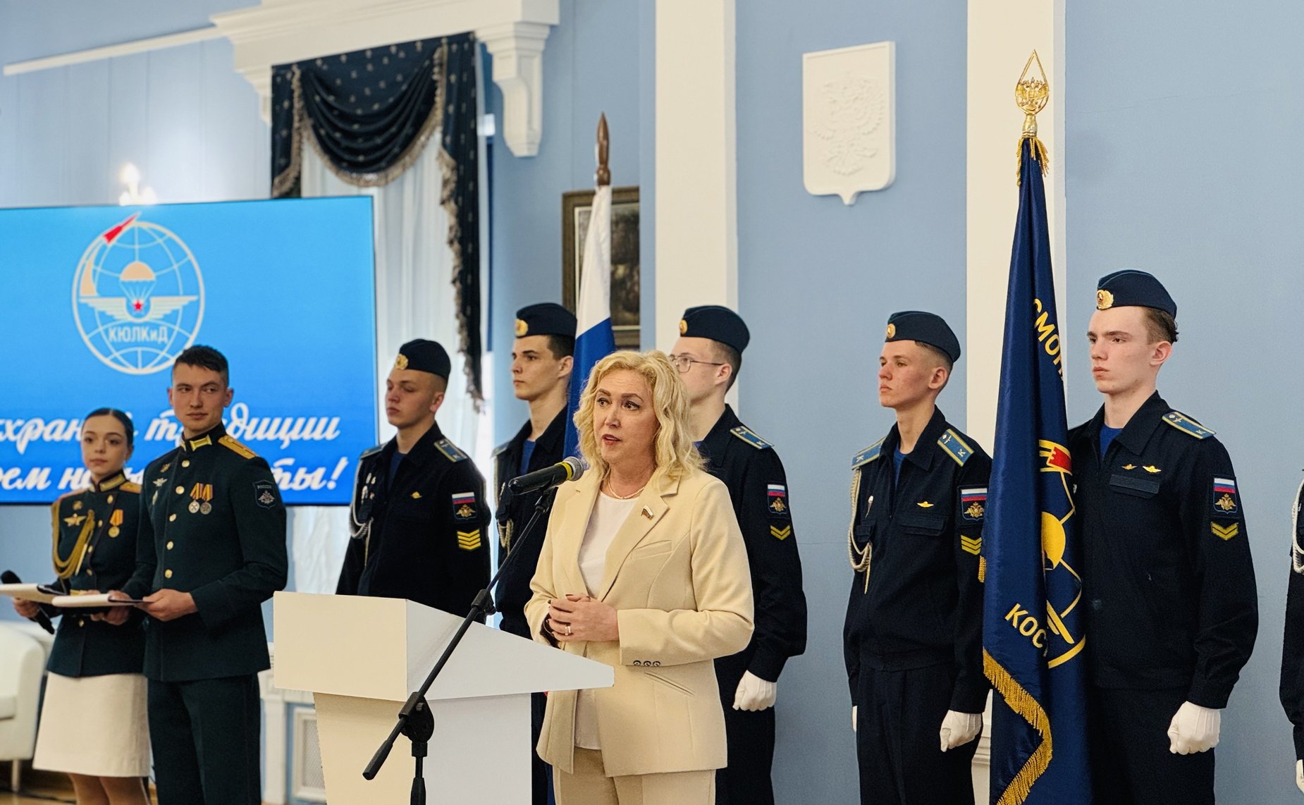 Светлана Кириллова приняла участие в торжественном выпуске воспитанников Клуба летчиков, десантников и космонавтов в Костроме