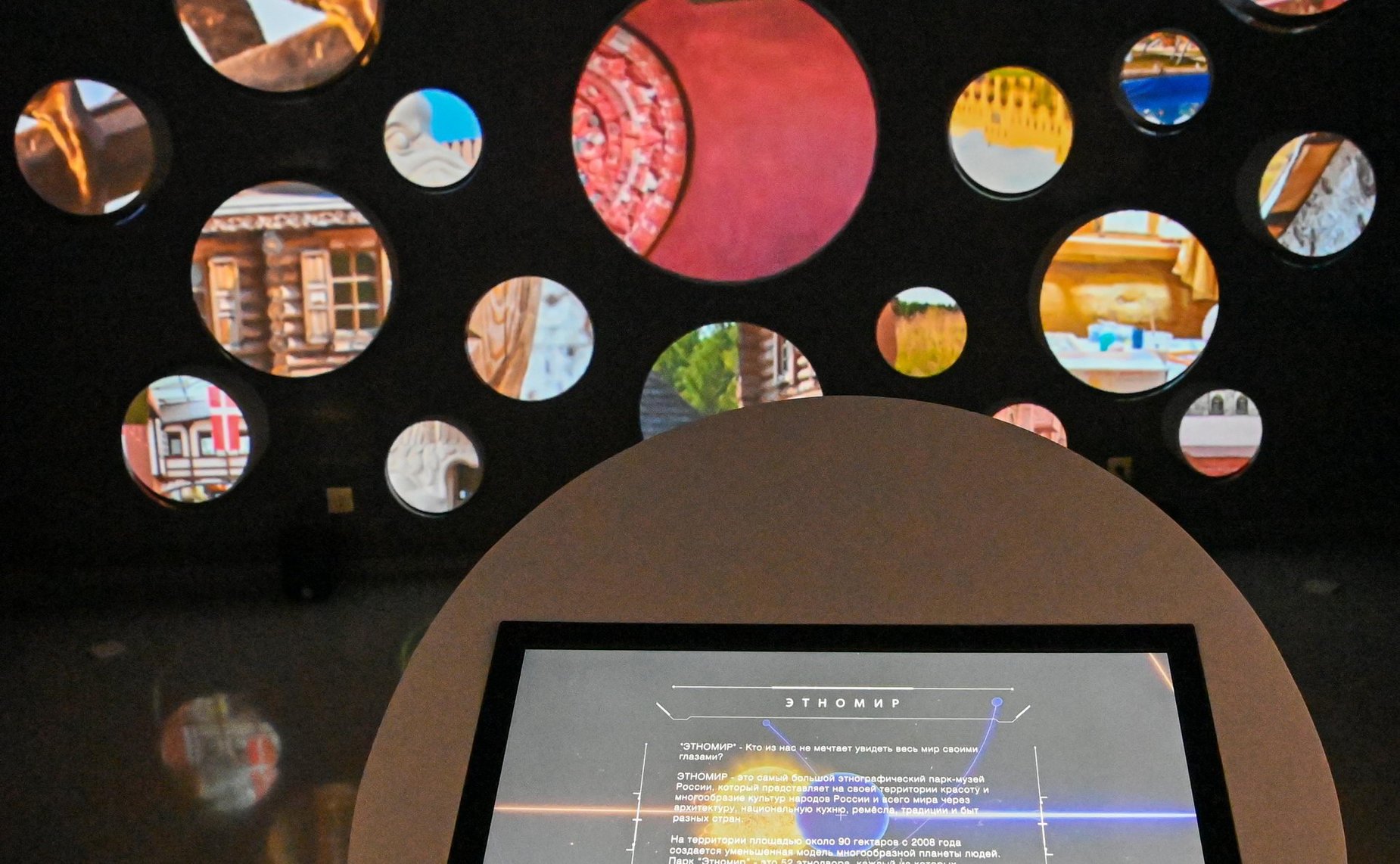 Анатолий Артамонов принял участие в мероприятиях проекта «Калуга – Новогодняя столица России 2021»