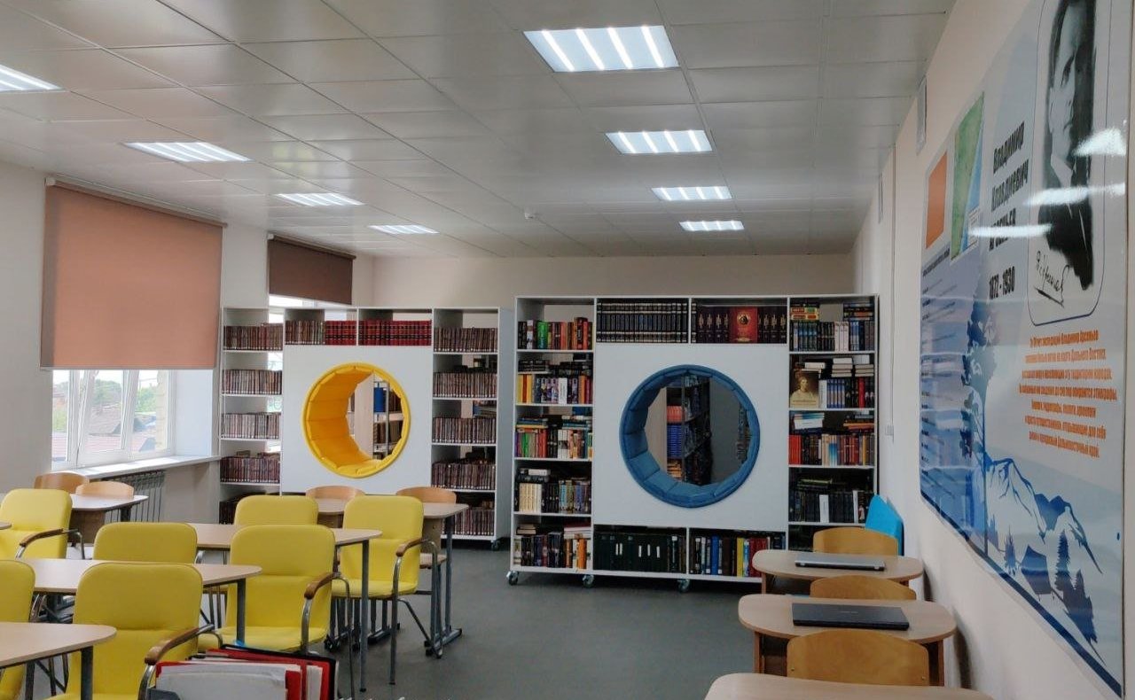 Александр Ролик совершил поездку в Надеждинский район и осмотрел отремонтированное здание школы №4 им. Героя Советского Союза В.Н. Косова в п. Тавричанка