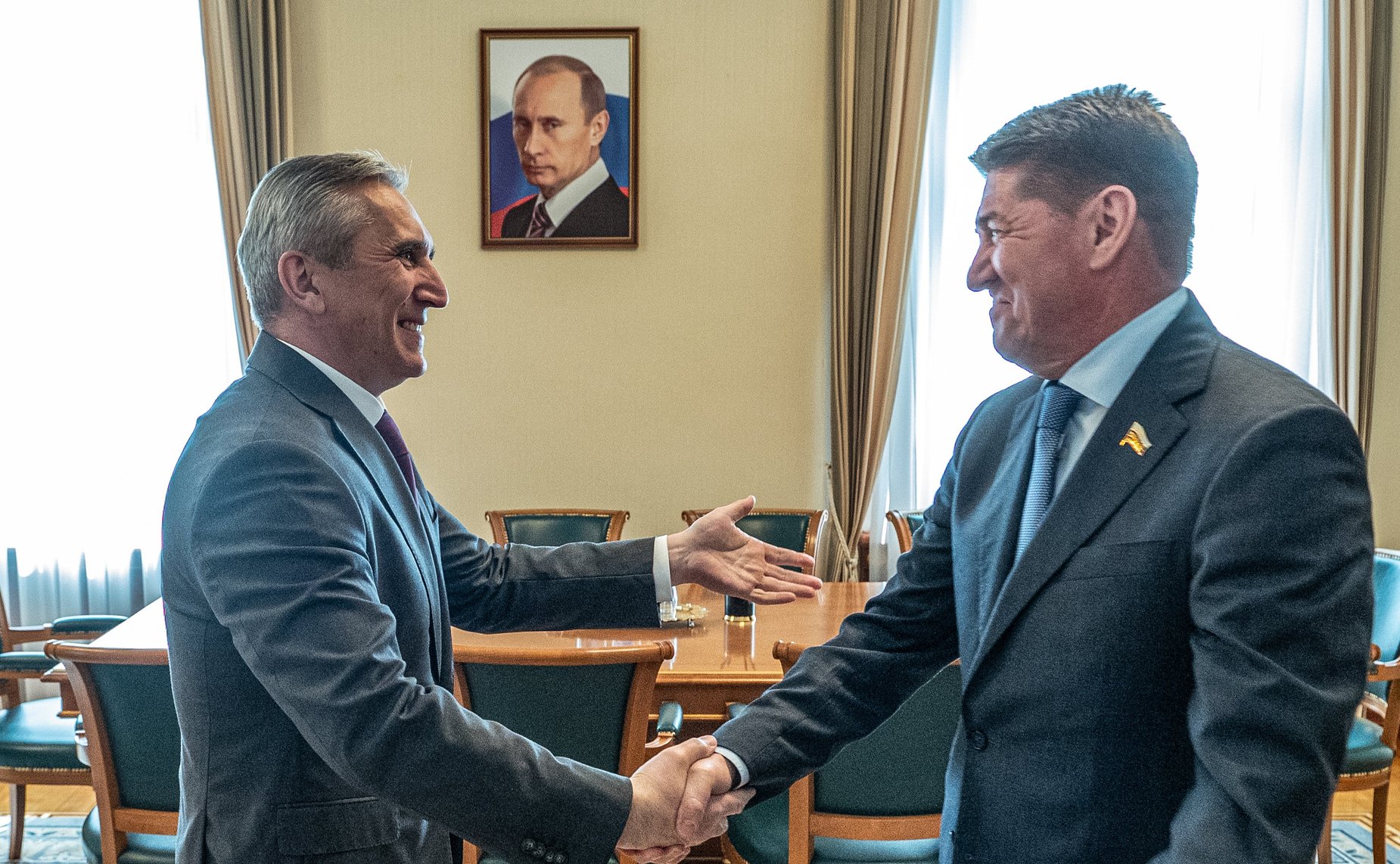 Встреча председателя Комитета СФ по федеративному устройству, региональной политике, местному самоуправлению и делам Севера Андрея Шевченко с губернатором Тюменской области Александром Моором