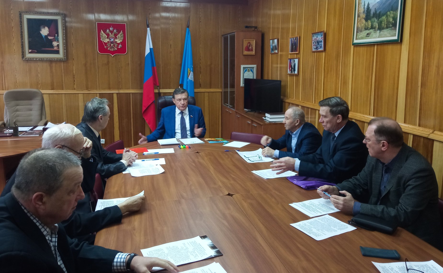 Сергей Рябухин в ходе рабочей поездки в регион провел встречу с ветеранами труда Заволжского района Ульяновска