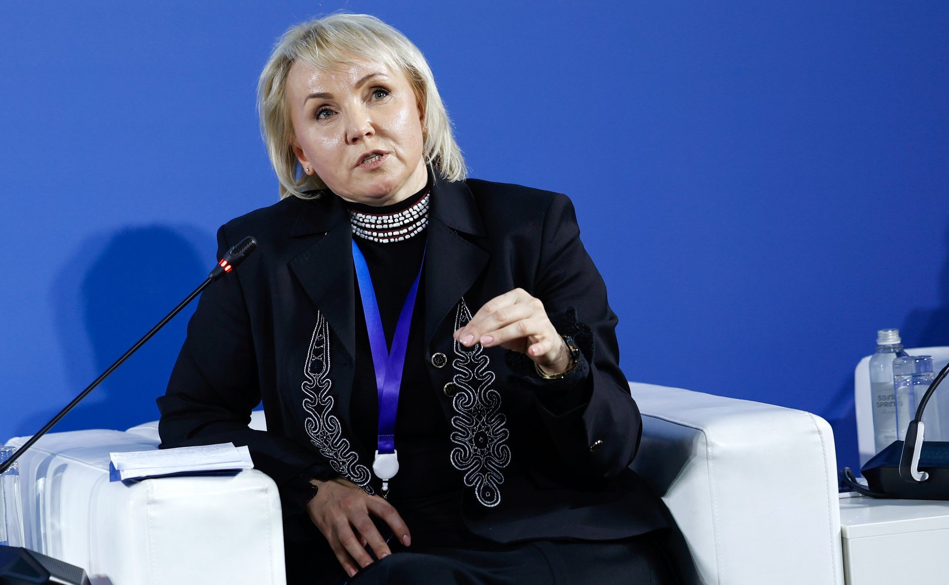 Заседание сессии «Государственная служба: женский взгляд»