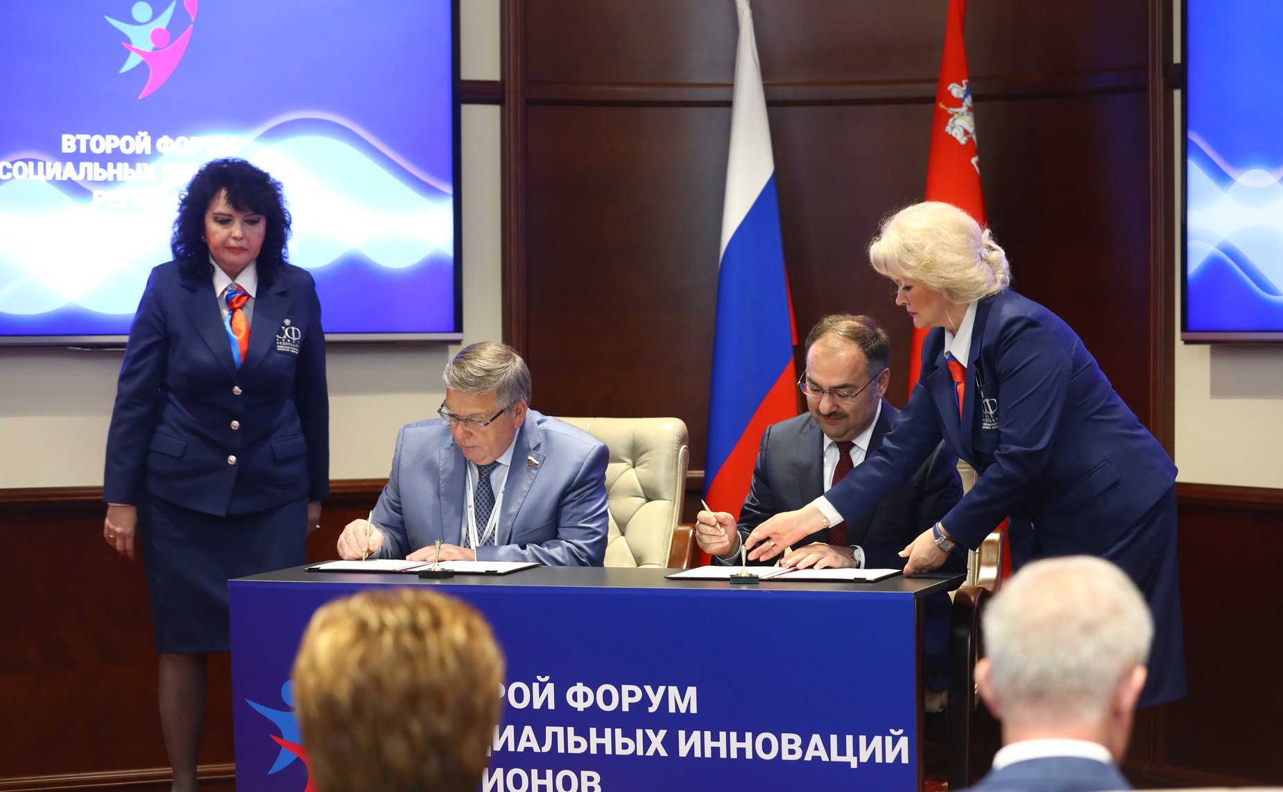 Подписание соглашений между субъектами РФ и инвесторами