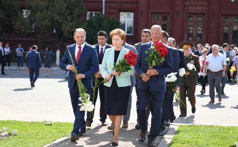 Делегация Совета Федерации во главе с Галиной Кареловой приняла участие в торжественных мероприятиях, посвященных 75-й годовщине освобождения Кишинева от фашизма