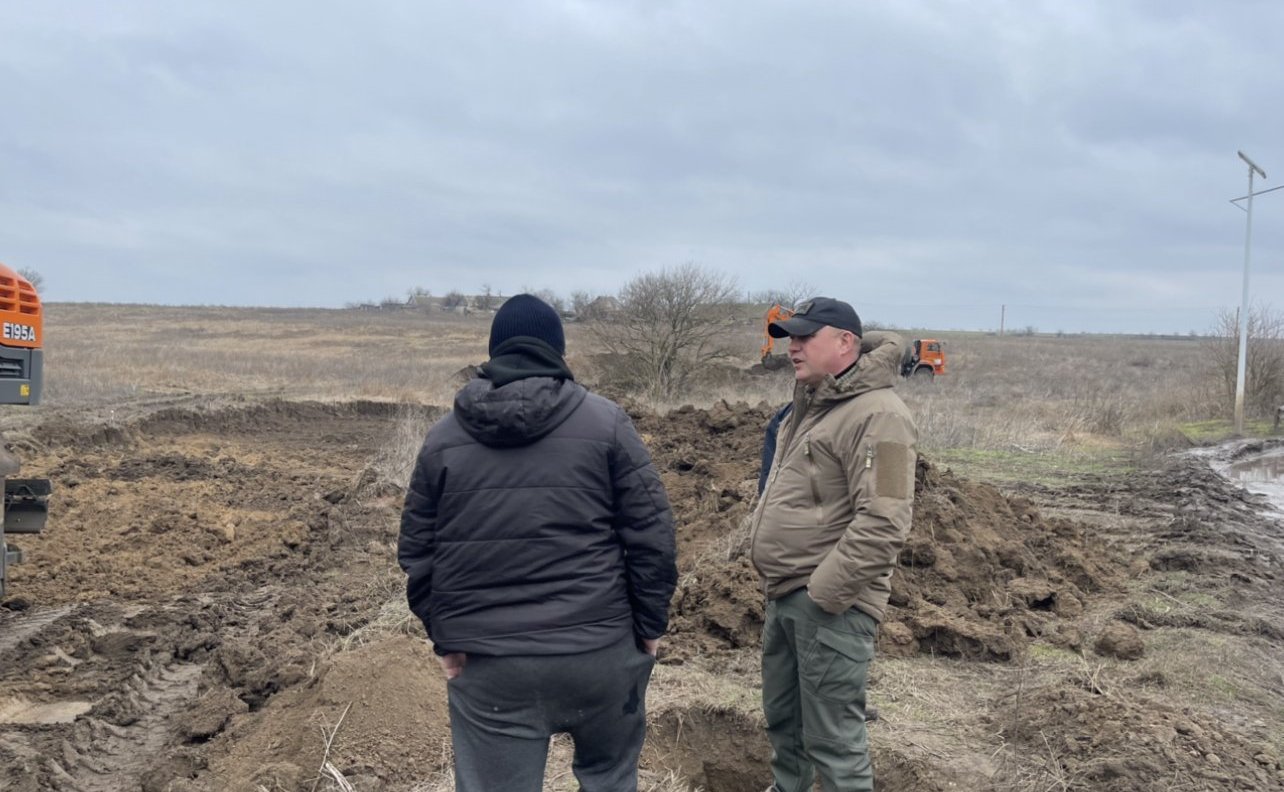 Игорь Кастюкевич ознакомился с ходом ремонтно-восстановительных работ двух мостов в Верхнерогачикском районе