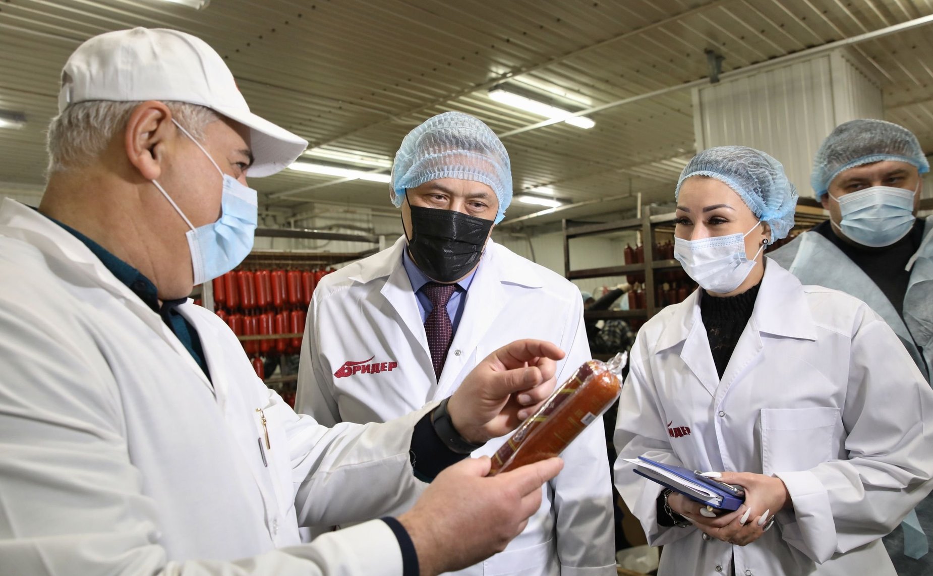 Юрий Валяев посетил колбасный завод Биробиджана