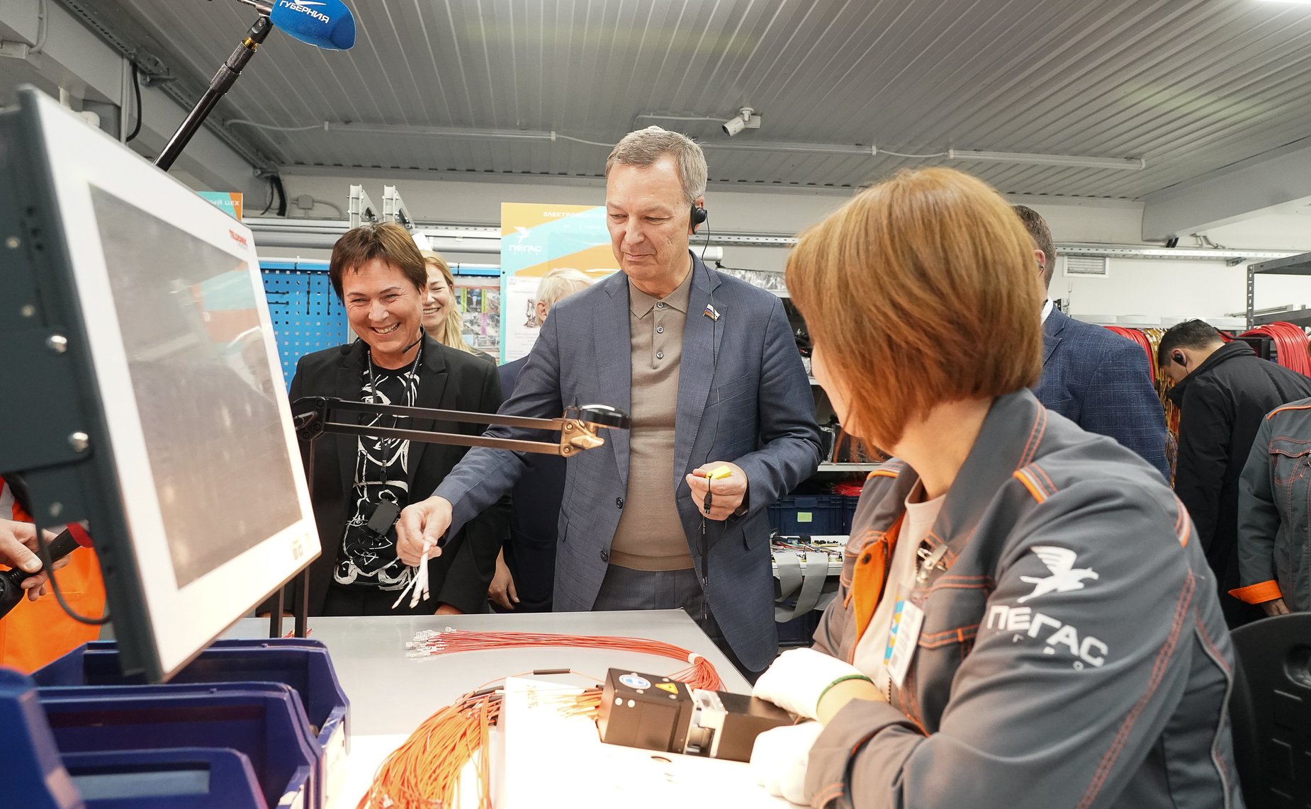 Первый заместитель Председателя Совета Федерации Андрей Яцкин осмотрел самарское предприятие, которое специализируется на выпуске сельскохозяйственной техники для внесения удобрений и средств химической защиты растений