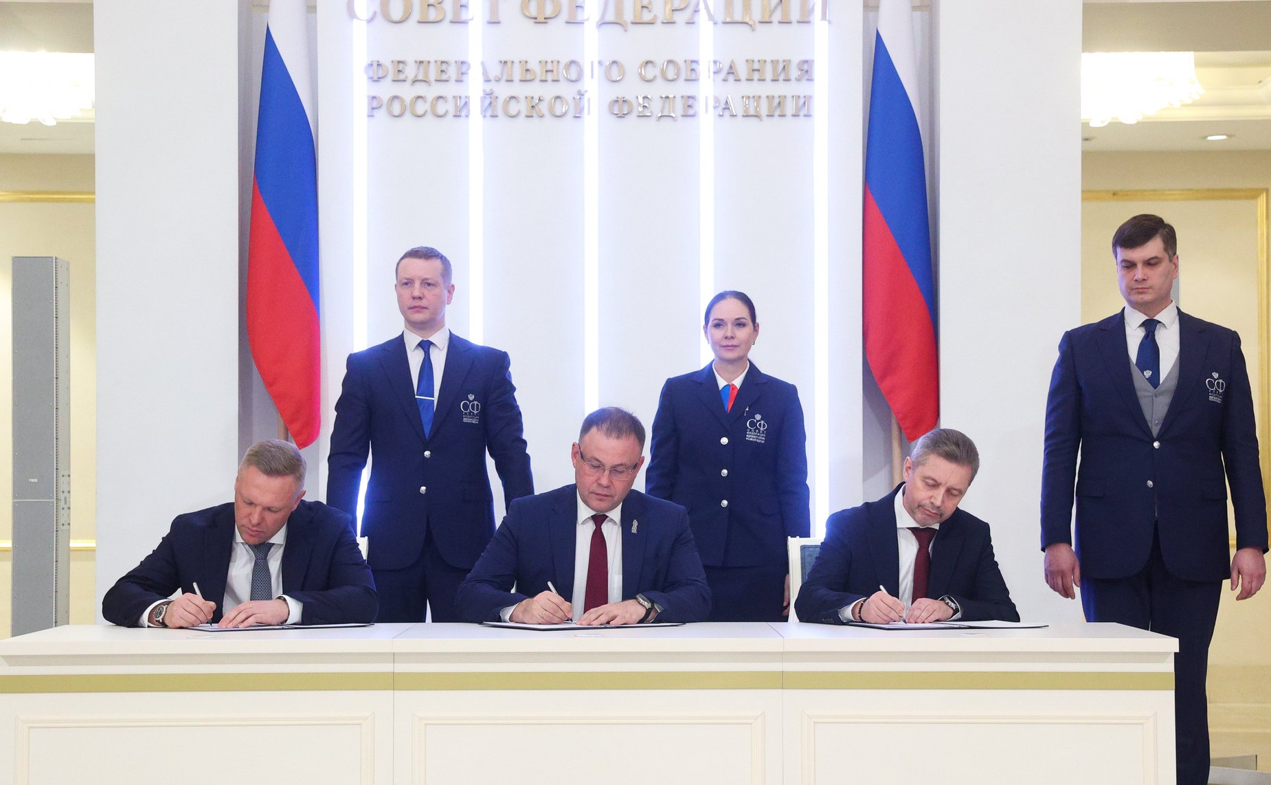 Торжественное подписание трехсторонних соглашений о сотрудничестве и взаимодействии между Государственной корпорацией «Ростех», Государственным Фондом поддержки участников СВО «Защитники Отечества» и субъектами Российской Федерации