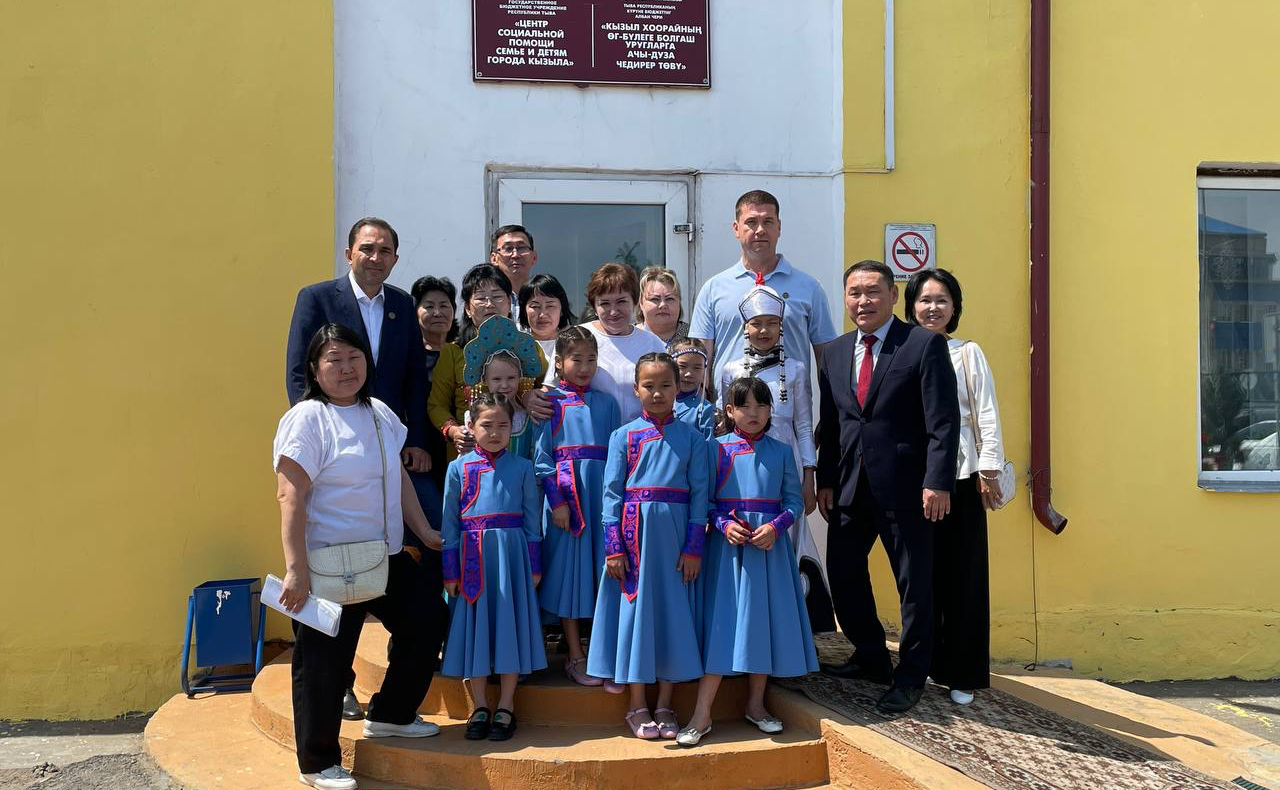 Комитет СФ по социальной политике провел в Республике Тыва выездное совещание с участием главы региона Владислава Ховалыга, представителей федеральных и региональных органов исполнительной власти