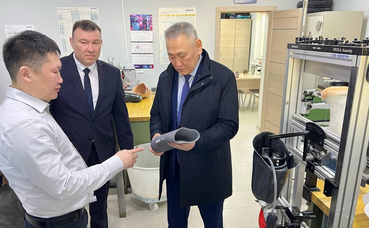 Сахамин Афанасьев в ходе поездки в регион посетил центр протезирования и ортезирования в г. Якутске