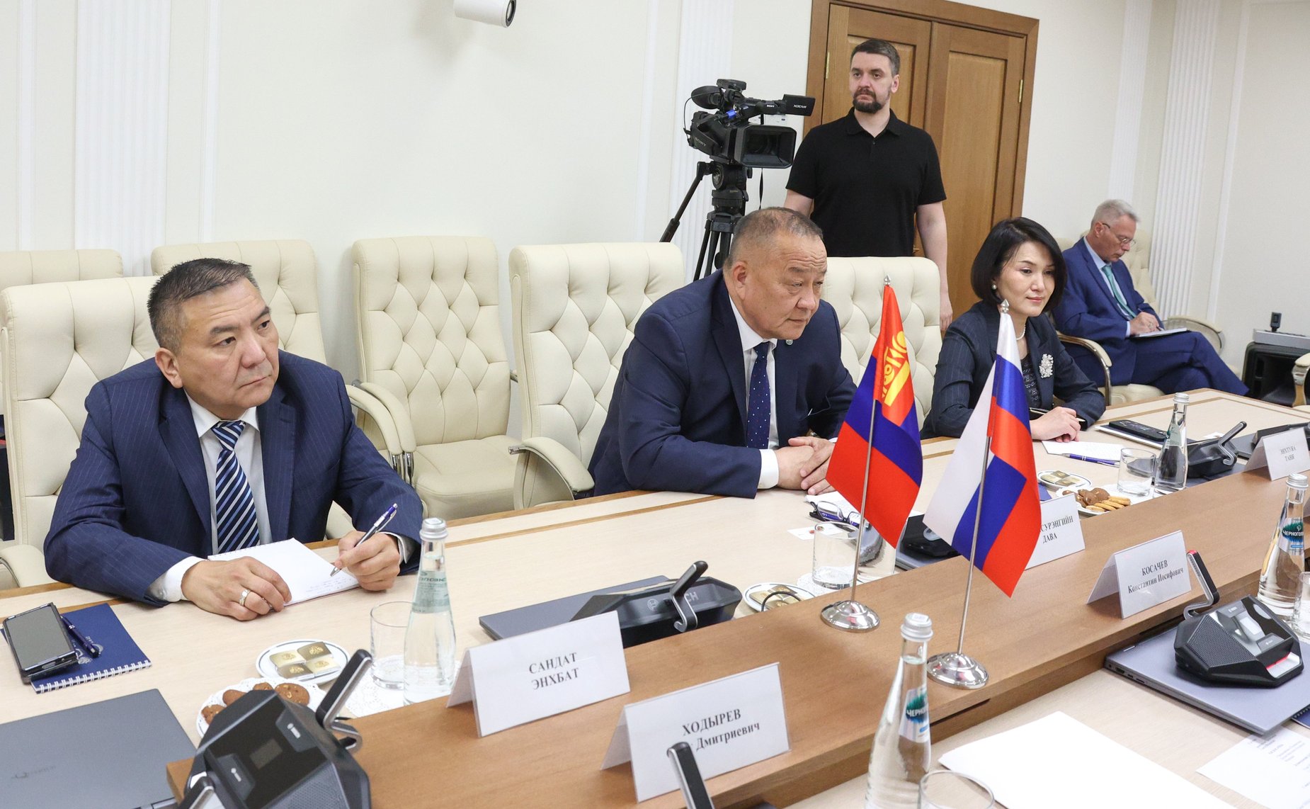 Константин Косачев провел встречу с Чрезвычайным и Полномочным Послом Монголии в Российской Федерации Дуламсурэнгийн Давой