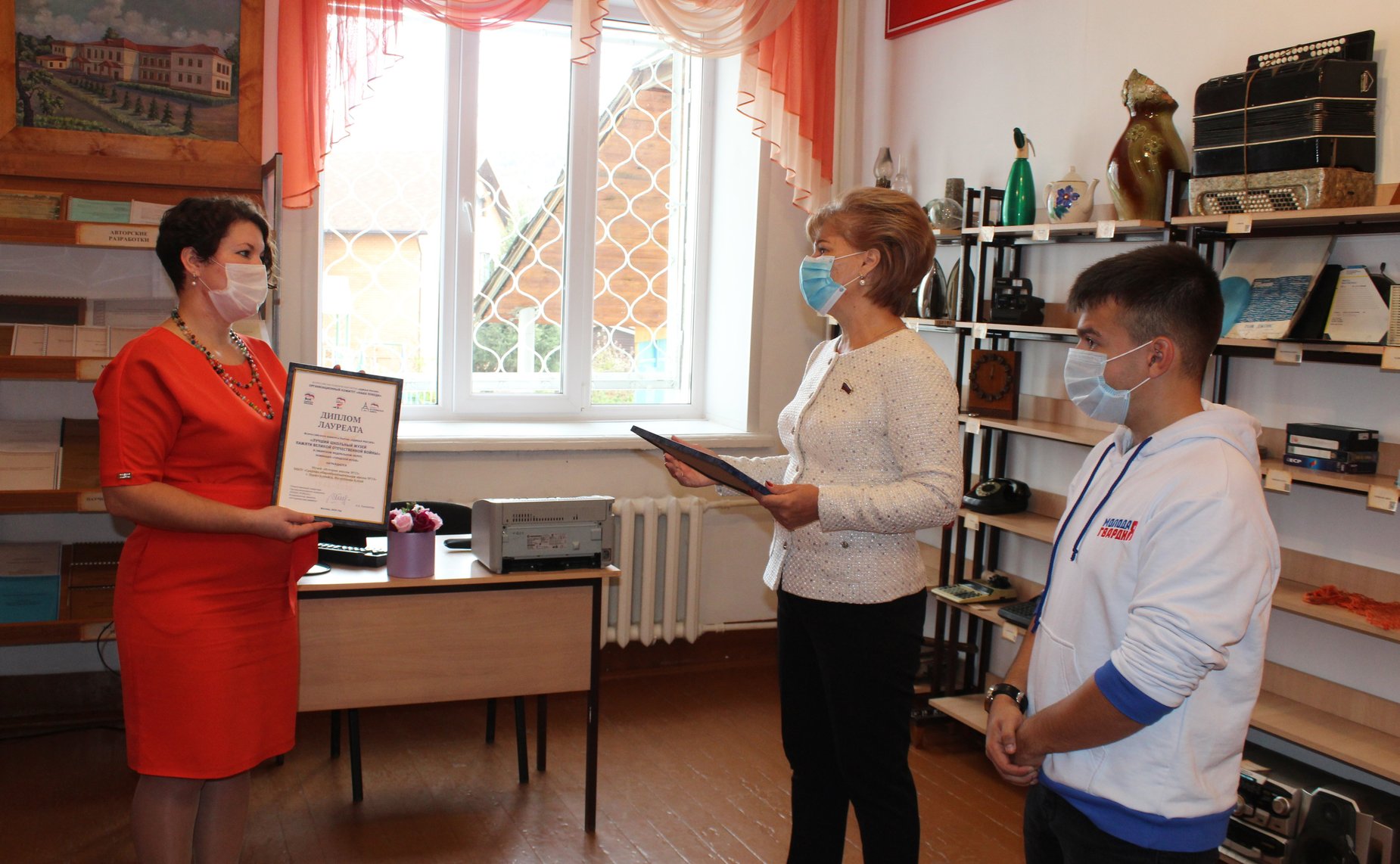 Татьяна Гигель в ходе рабочей командировки по региону встретилась с коллективом школы №13, одной из старейших в Горно-Алтайске