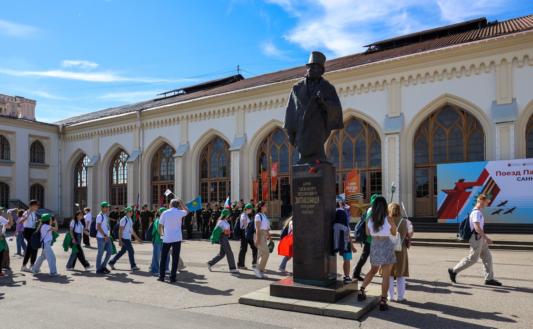 Участники культурно-образовательного проекта «Поезд Памяти» посещают город Санкт-Петербург